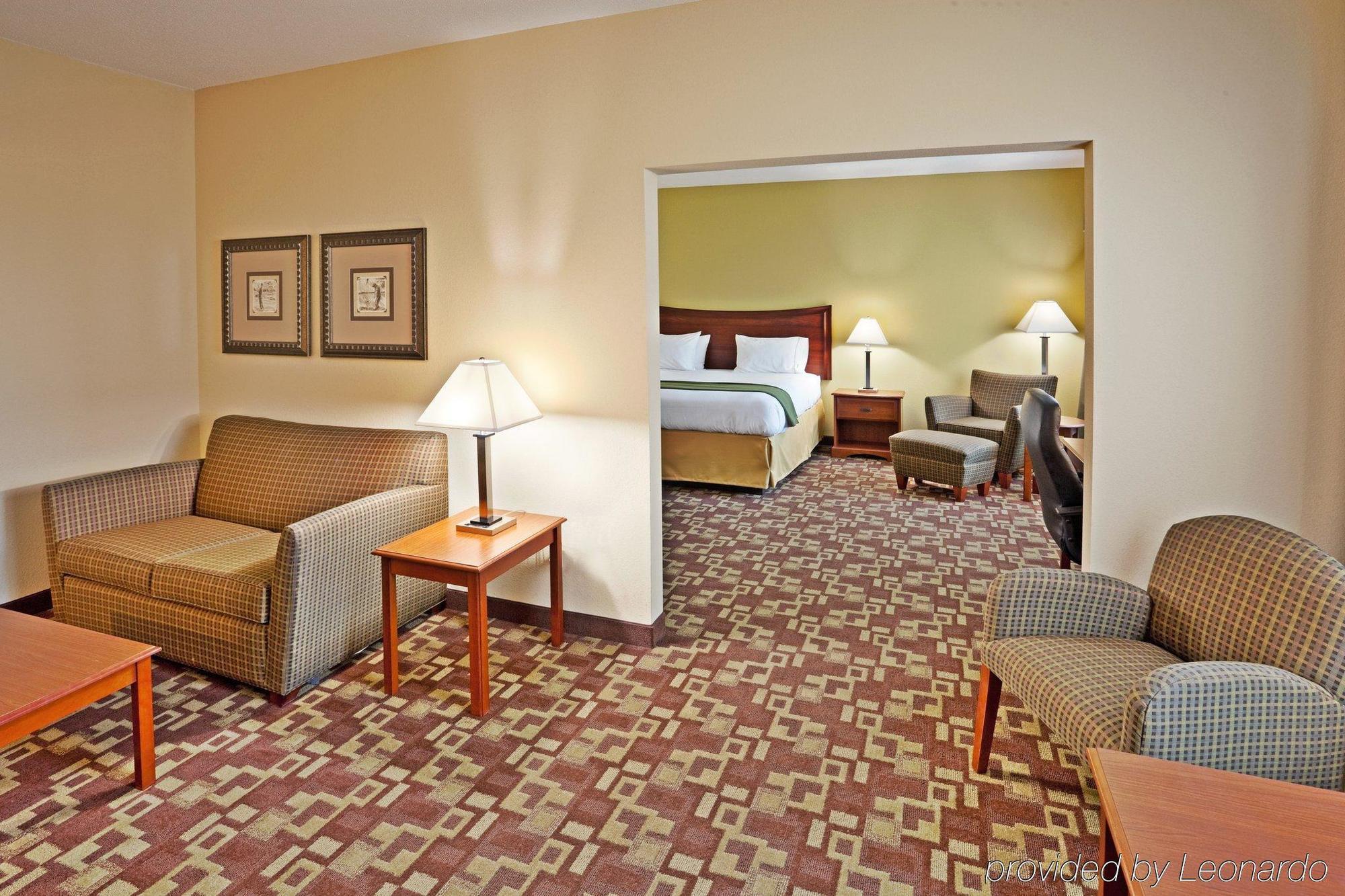 Holiday Inn Express & Suites Southern Pines-Pinehurst Area By Ihg Ngoại thất bức ảnh
