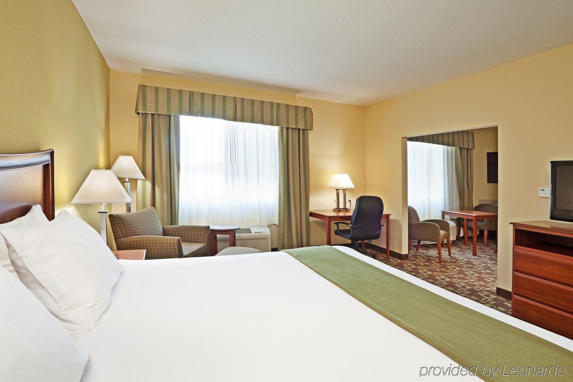 Holiday Inn Express & Suites Southern Pines-Pinehurst Area By Ihg Ngoại thất bức ảnh