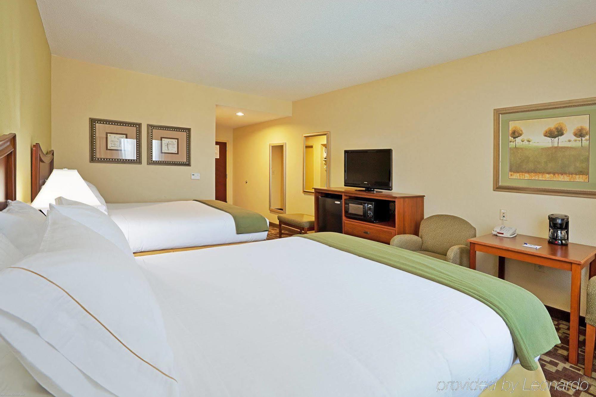 Holiday Inn Express & Suites Southern Pines-Pinehurst Area By Ihg Ngoại thất bức ảnh
